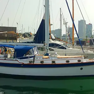 Spacious And Cozy Caribbean Boat In Barcelona With Tour Option , Sant Adrià de Besòs España